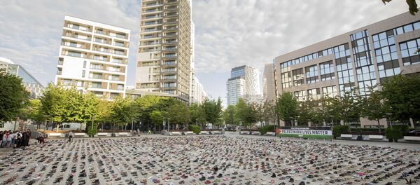 4,500 paires de chaussures posées devant le siège du Conseil de l'UE à Bruxelles - Sputnik Afrique