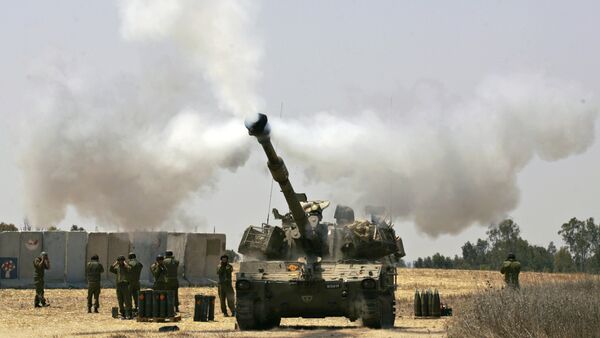 An Israeli army tank fires towards the Gaza Strip (File) - Sputnik Afrique