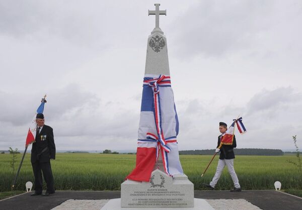 Un monument en mémoire des soldats russes morts en 1917 Un monument en mémoire des soldats russes morts en 1917 - Sputnik Afrique