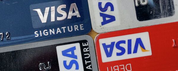 In this April 25, 2013 file photo, credit and debit cards are displayed for a photographer in Baltimore. Visa Inc. reports quarterly earnings on Thursday, April 24, 2014 - Sputnik Afrique