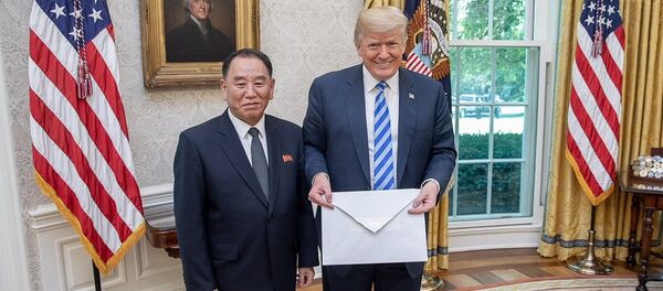 Que signifie cette lettre géante de Kim à Trump? Twitter cherche une réponse - Sputnik Afrique