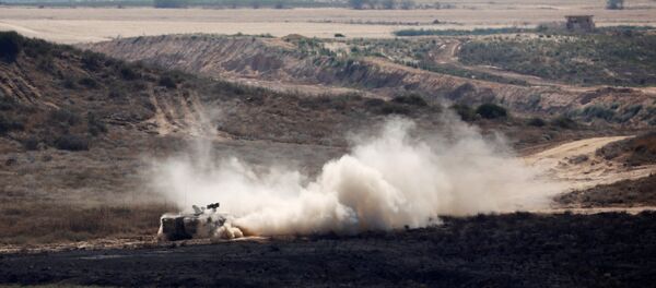 An Israeli armoured personnel carrier (APC) drives on the Israeli side of the border between Israel and Gaza, May 29, 2018. - Sputnik Afrique
