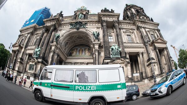 Un policier allemand tire sur un homme dans la cathédrale de Berlin - Sputnik Afrique