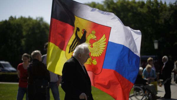 Eine Kombination aus deutscher und russischer Flagge, Berlin - Sputnik Afrique