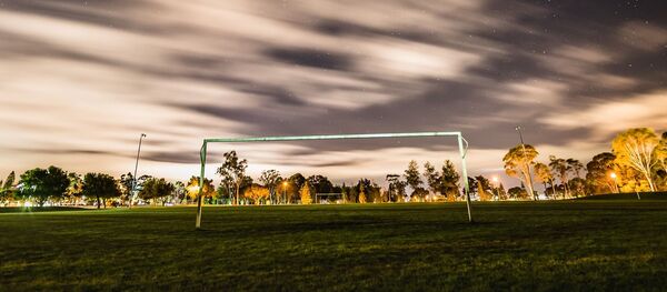 Футбольные ворота на фоне звездного неба - Sputnik Afrique