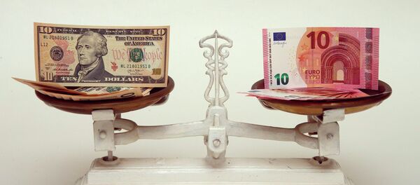 Dólar y euro en la báscula - Sputnik Afrique