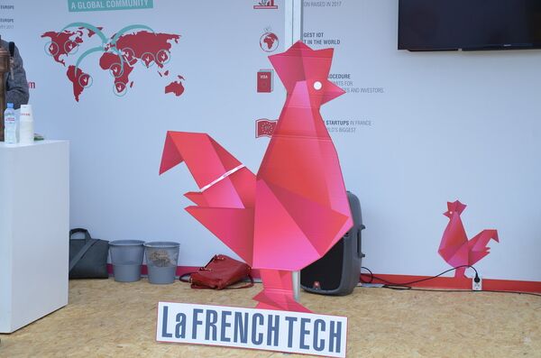 Le stand de French Tech Tour au forum Startup Village 2018 à Skolkovo Le stand de French Tech Tour au forum Startup Village 2018 à Skolkovo - Sputnik Afrique