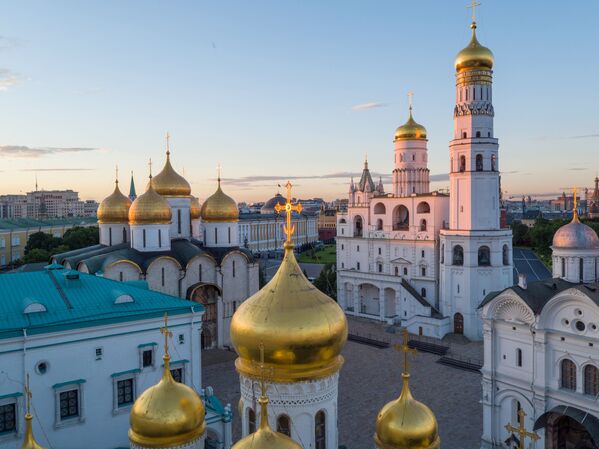 Le clocher d’Ivan le Grand, l’église des Douze Apôtres, l’église de l’Annonciation, le Palais à Facettes dans le Kremlin de Moscou. - Sputnik Afrique