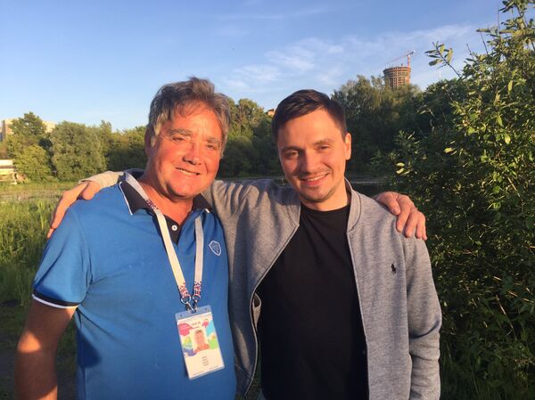 Vincent Audebert avec son beau-fils - Sputnik Afrique