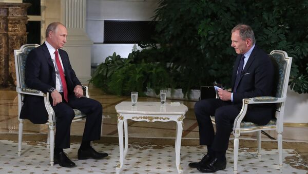 Poutine accorde une interview à un journaliste de la chaîne télévisée autrichienne ORF - Sputnik Afrique