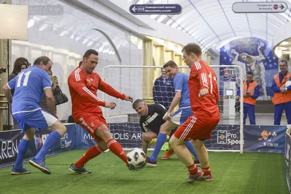 Un match de foot dans le métro à Saint-Pétersbourg. Un match de foot dans le métro à Saint-Pétersbourg. - Sputnik Afrique