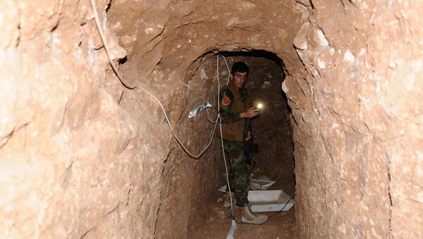 Un tunnel creusé par des terroristes de Daech près de Mosul (image) - Sputnik Afrique