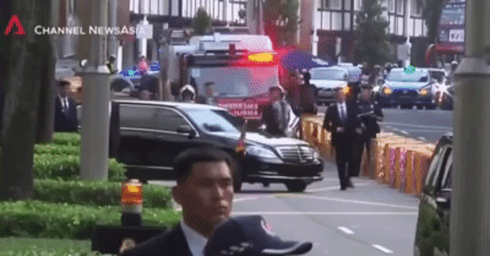 The vehicle carrying North Korean leader Kim Jong Un leaves the Istana, after a meeting with Singapore¡¯s Prime Minister Lee Hsien Loong, in Singapore June 10, 2018. - Sputnik Afrique