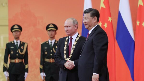 Chinese President Xi Jinping awards Putin the Order of Friendship. - Sputnik Afrique