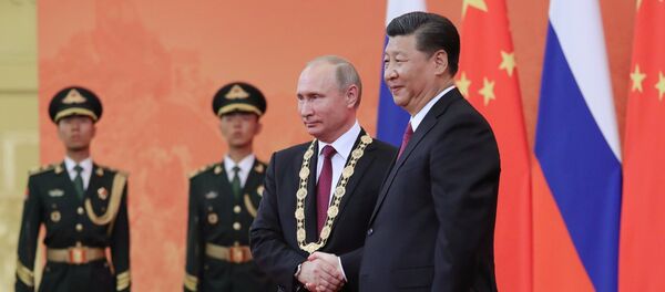 Chinese President Xi Jinping awards Putin the Order of Friendship. - Sputnik Afrique