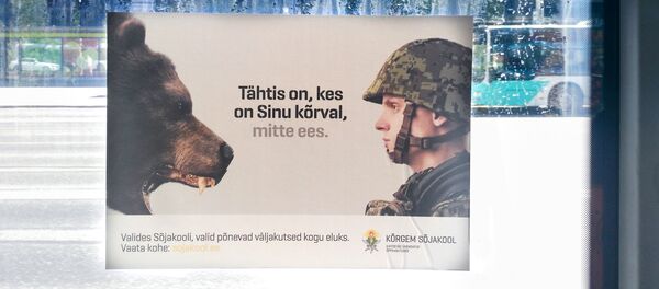 Une pub affichée sur un bus de Tallinn - Sputnik Afrique