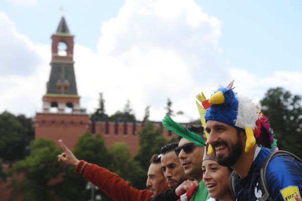 Des fans de foot au Mondial 2018 à Moscou Des fans de foot au Mondial 2018 à Moscou - Sputnik Afrique