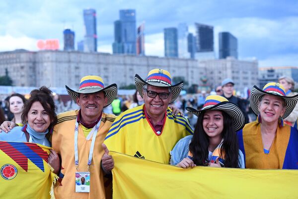 Des fans de foot au Mondial 2018 à Moscou Des fans de foot au Mondial 2018 à Moscou - Sputnik Afrique