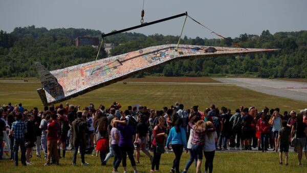 Le plus grand avion en papier - Sputnik Afrique
