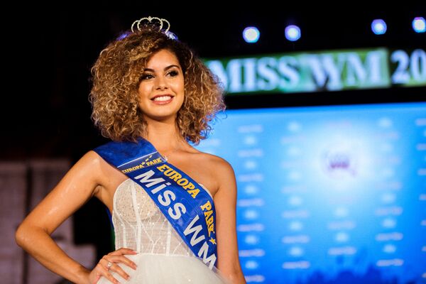 Zoé Brunet, 18 ans, a remporté le titre de Miss Mondial 2018. - Sputnik Afrique