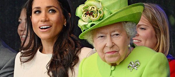 La reine Elizabeth II et Meghan - Sputnik Afrique