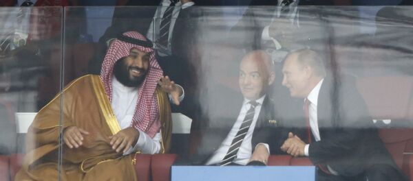 Saudi Arabia Crown Prince Mohammed bin Salman, left, FIFA President Gianni Infantino, center, and Russian President Vladimir Putin watch the match between Russia and Saudi Arabia which opens the 2018 soccer World Cup at the Luzhniki stadium in Moscow, Russia, Thursday, June 14, 2018. - Sputnik Afrique