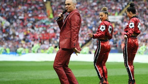 Robbie Williams lors de la cérémonie d'ouverture de la Coupe du Monde 2018 en Russie - Sputnik Afrique