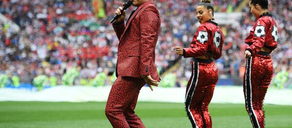 Robbie Williams lors de la cérémonie d'ouverture de la Coupe du Monde 2018 en Russie - Sputnik Afrique