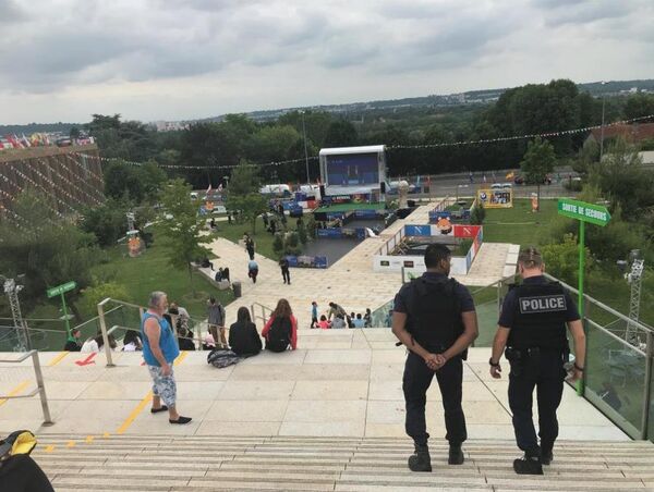 Des agents de police seront présents dans la fan-zone et l’entrée. - Sputnik Afrique