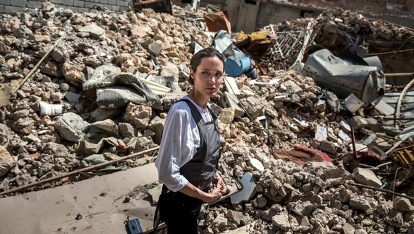 Angelina Jolie visite la vieille ville à l'ouest de Mossoul - Sputnik Afrique