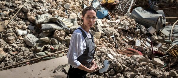 Angelina Jolie visite la vieille ville à l'ouest de Mossoul - Sputnik Afrique