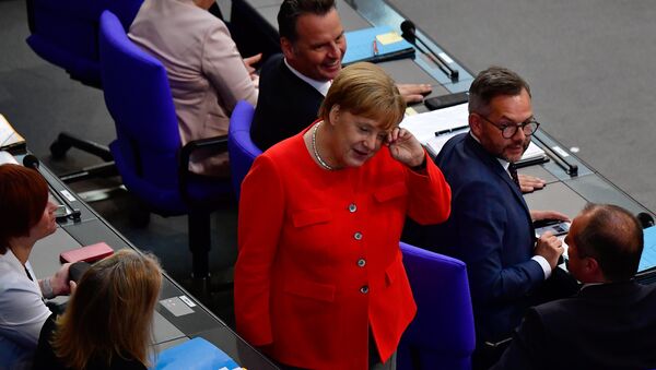 Bundeskanzlerin Angela Merkel während der Fragestunde im Bundestag - Sputnik Afrique