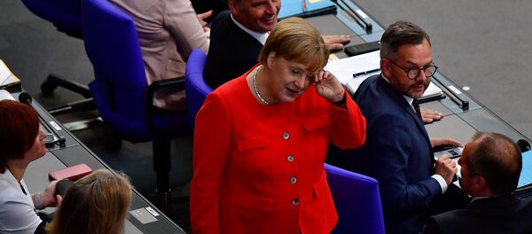 Bundeskanzlerin Angela Merkel während der Fragestunde im Bundestag - Sputnik Afrique