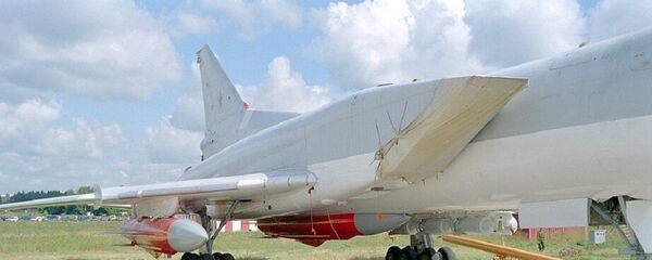 Самолёт с ракетами в ходе испытаний - Sputnik Afrique