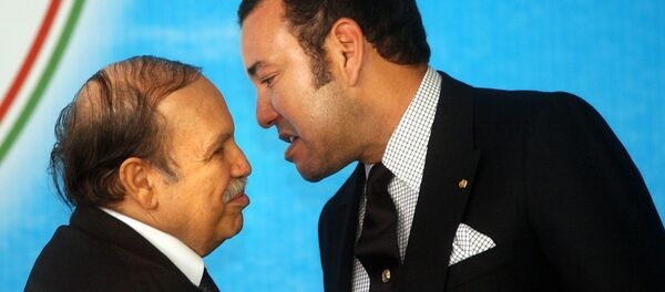 Le roi Mohammed VI du Maroc et le Président algérien Abdelaziz Bouteflika - Sputnik Afrique