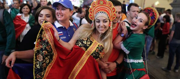 Les supporteurs russes fêtent la deuxième victoire de l’équipe de Russie - Sputnik Afrique