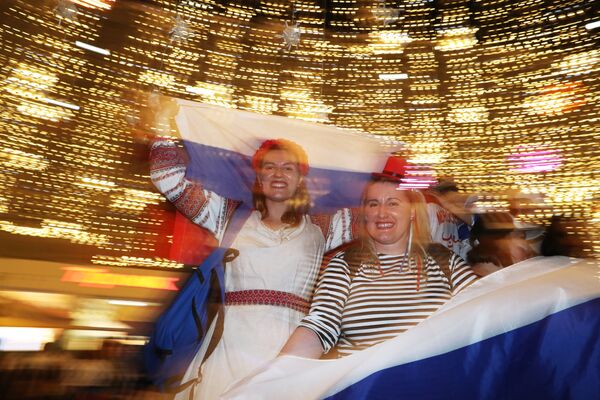 Les supporteurs russes fêtent la deuxième victoire de l’équipe de Russie - Sputnik Afrique