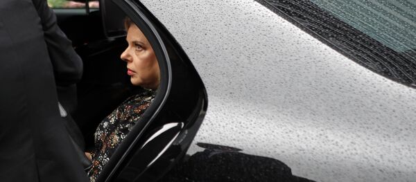 Israel's Prime Minister's wife Sara Netanyahu enters the car with Israel's Prime Minister Benjamin Netanyahu after the meeting with French Finance Minister Bruno Le Maire at Bercy Economy Ministry, in Paris, Wednesday, June 6, 2018 - Sputnik Afrique