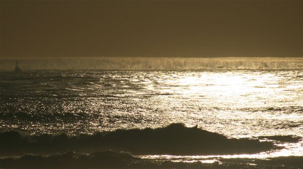 Une Fata Morgana créant l’illusion d’un mur d’eau se levant à l’horizon - Sputnik Afrique