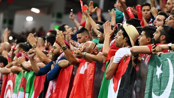 Fans tunisiens vs saoudiens - Sputnik Afrique