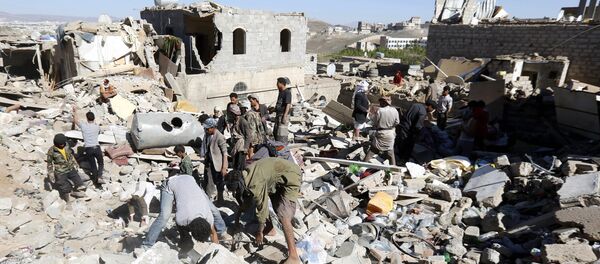 Des maisons détruites au Yémen par les frappes de la coalition dirigée par l'Arabie Saoudite - Sputnik Afrique