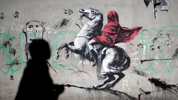A recent artwork believed to be attributed to British activist-artist Banksy is pictured in Paris, France, June 25, 2018. - Sputnik Afrique