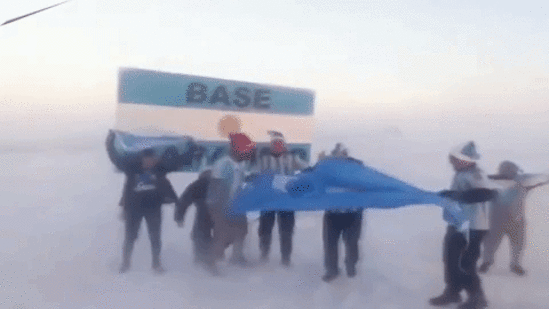 Les supporteurs argentins «font fondre» les glaces de l’Antarctide - Sputnik Afrique