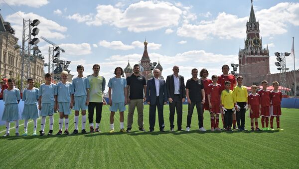 Un match de foot disputé directement sur la place Rouge entre Poutine et Infantino - Sputnik Afrique