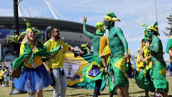 Fans of the Brazilian national team before the start of the 2018 World Cup football match between the national teams of Brazil and Costa Rica - Sputnik Afrique