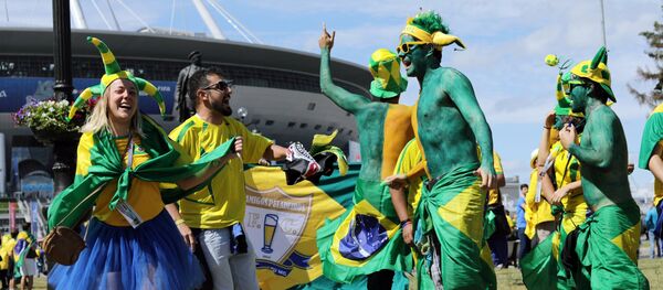 Fans of the Brazilian national team before the start of the 2018 World Cup football match between the national teams of Brazil and Costa Rica Fans of the Brazilian national team before the start of the 2018 World Cup football match between the national teams of Brazil and Costa Rica - Sputnik Afrique