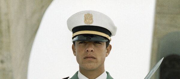 Une sentinelle devant le monument de l'Indépendance à Alger - Sputnik Afrique