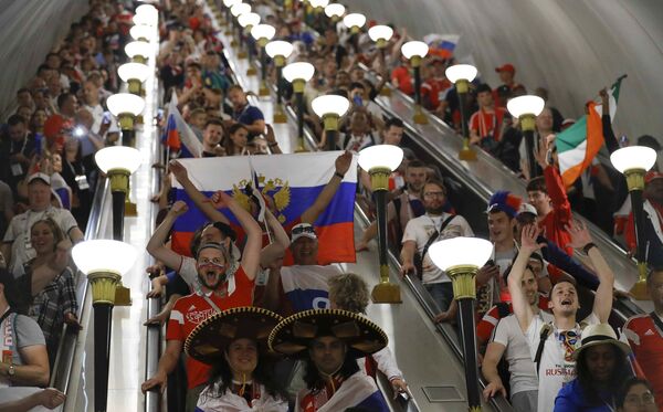 Coupe du Monde 2018: la jubilation des supporters russes après la victoire sur l’Espagne - Sputnik Afrique