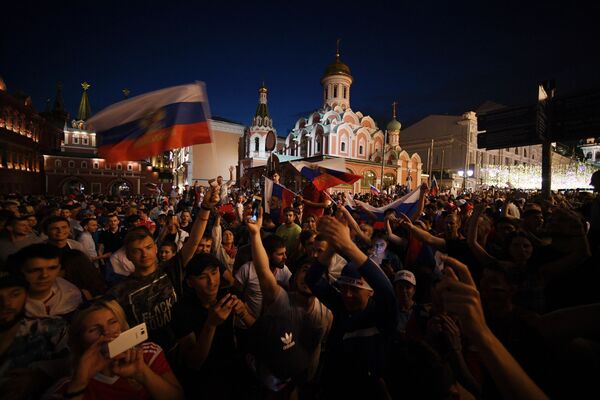 Coupe du Monde 2018: la jubilation des supporters russes après la victoire sur l’Espagne - Sputnik Afrique