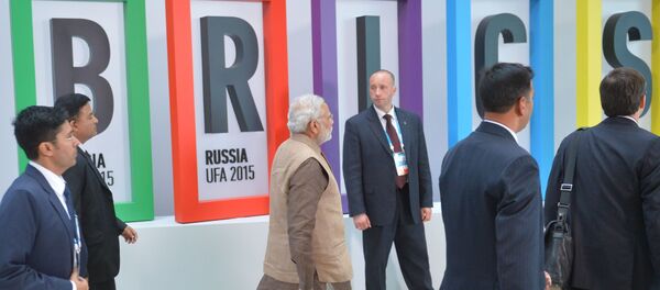 Премьер-министр Республики Индия Нарендра Мод перед совместным фотографированием участников встречи лидеров БРИКС Премьер-министр Республики Индия Нарендра Мод перед совместным фотографированием участников встречи лидеров БРИКС - Sputnik Afrique